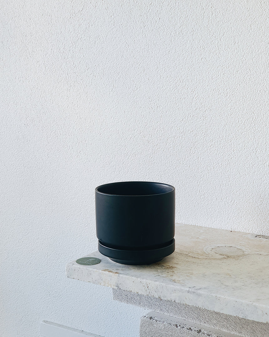 Zurich Planter Medium Black