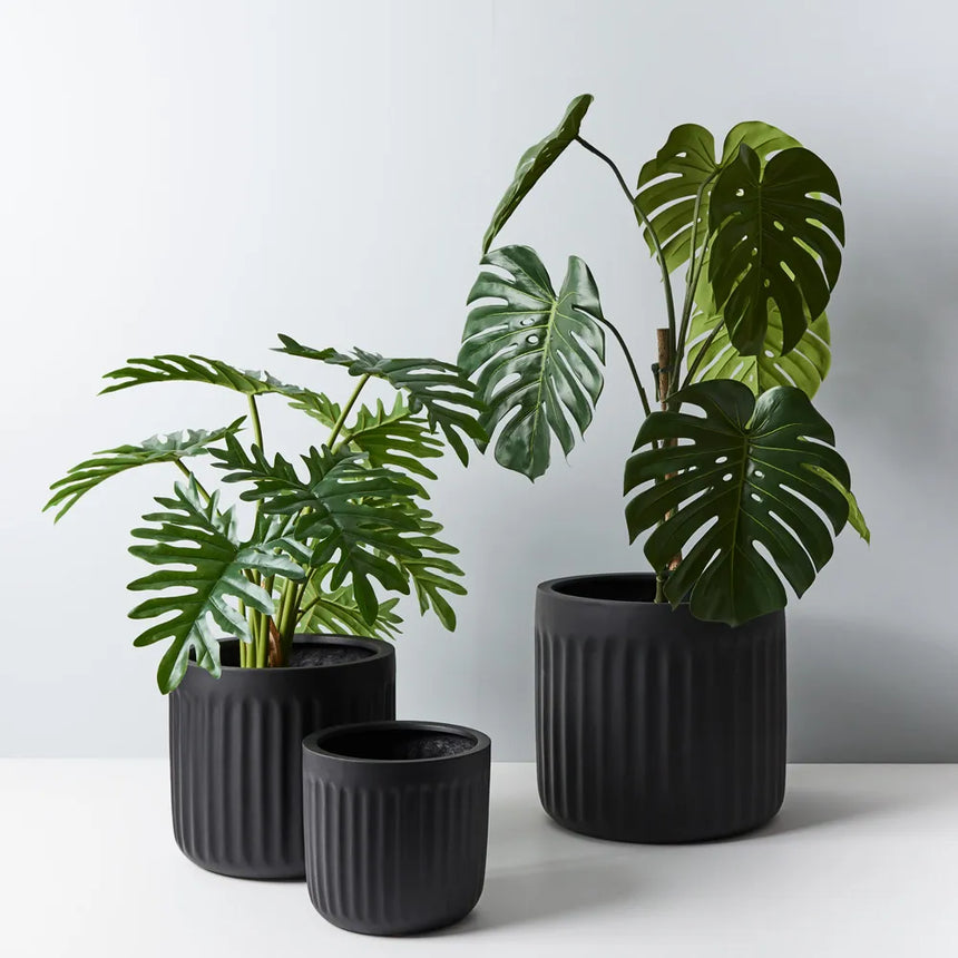 Offshoot | Pleat Round  Planter Black