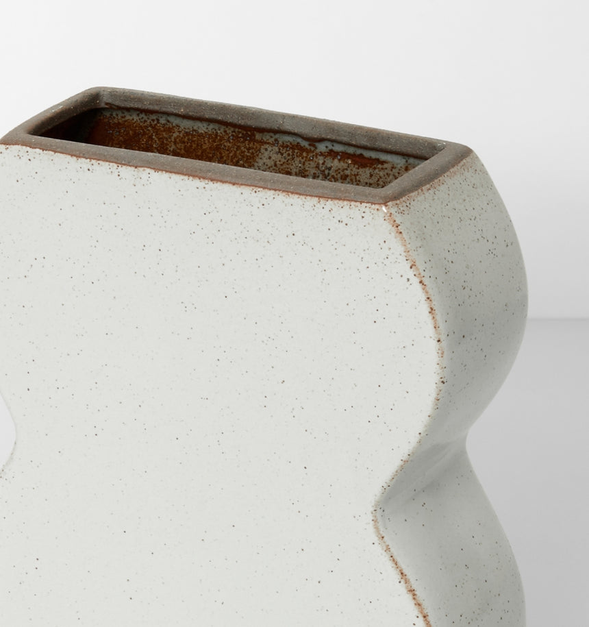 Middle of Nowhere | Form Vase Small