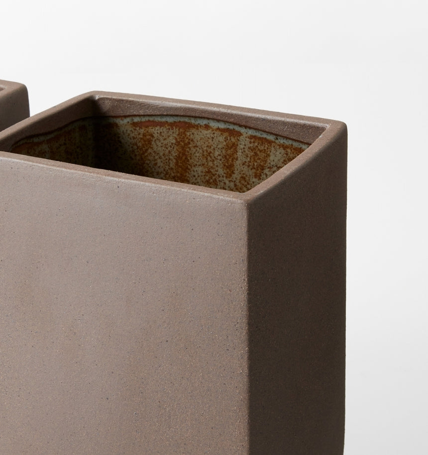 Middle of Nowhere || Kurve Vase Umber Large