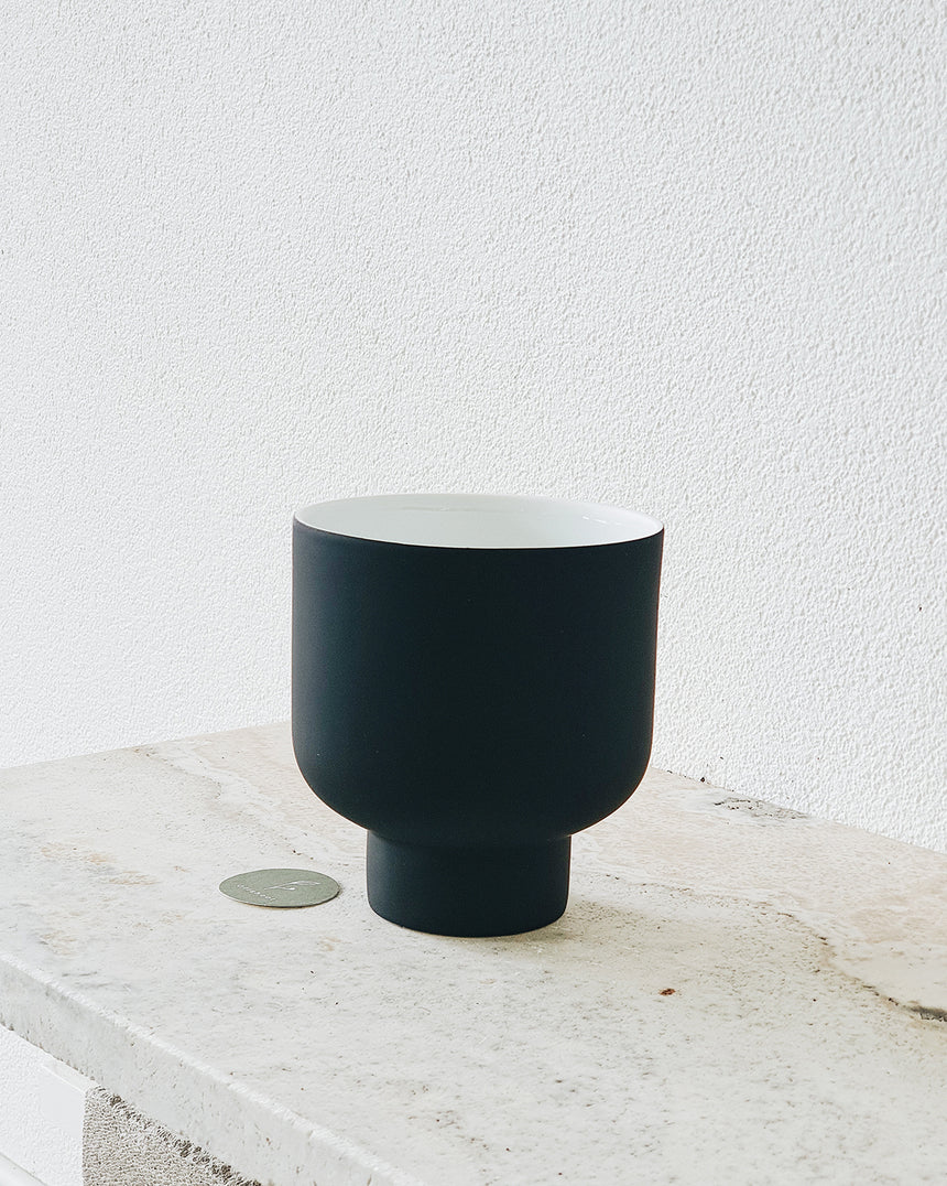 Middle of Nowhere | Fergus Planter Black Small