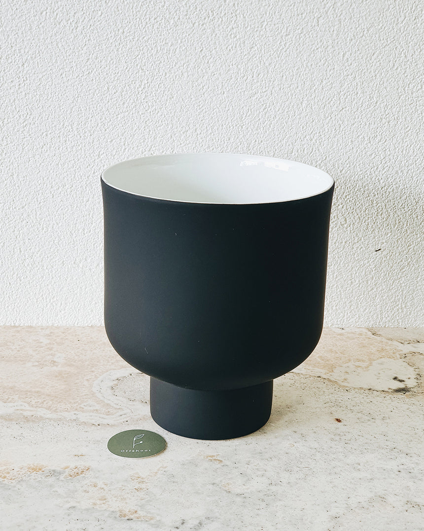 Middle of Nowhere | Fergus Planter Black Medium