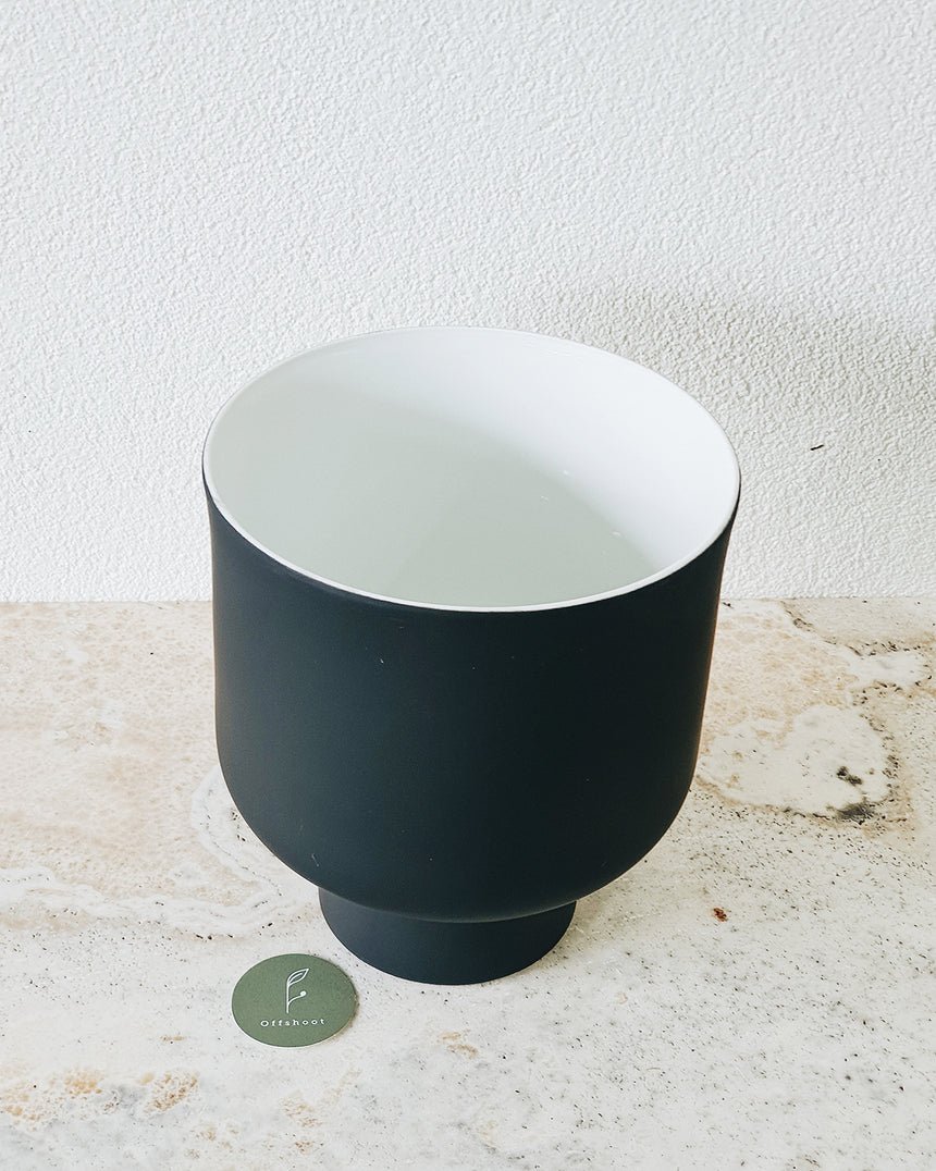 Middle of Nowhere | Fergus Planter Black Medium