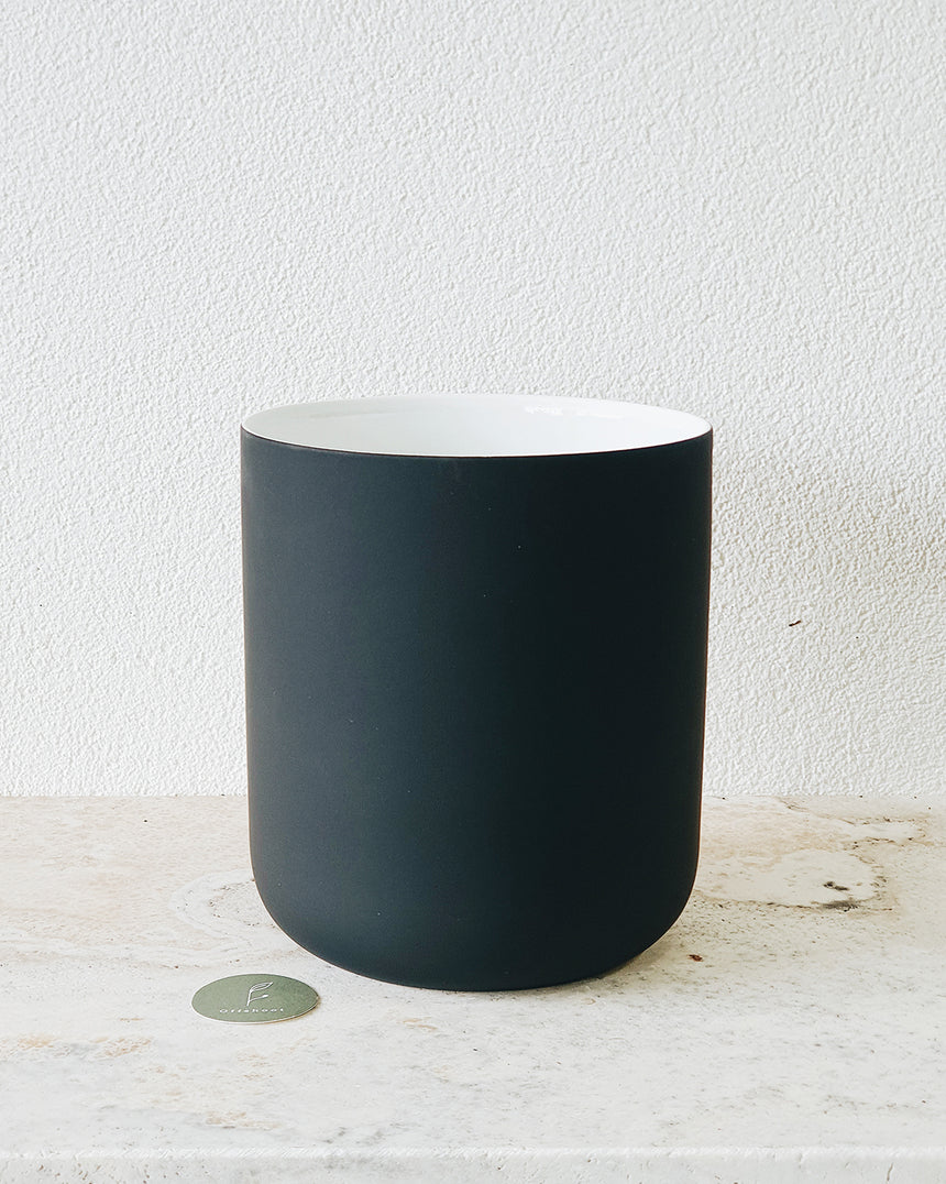 Middle of Nowhere | Minna Planter Black Large