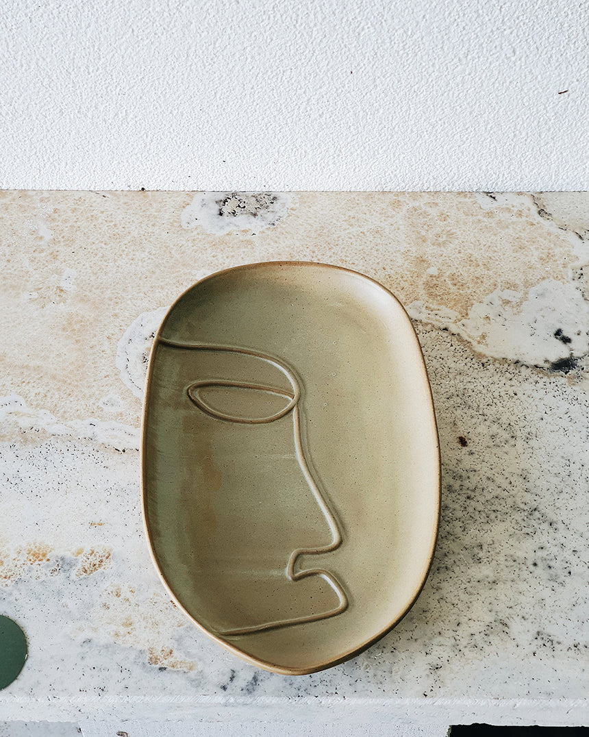 Bloomingville | Demure Face Ceramic Plate