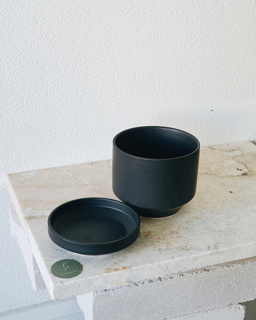 Zurich Planter Medium Black